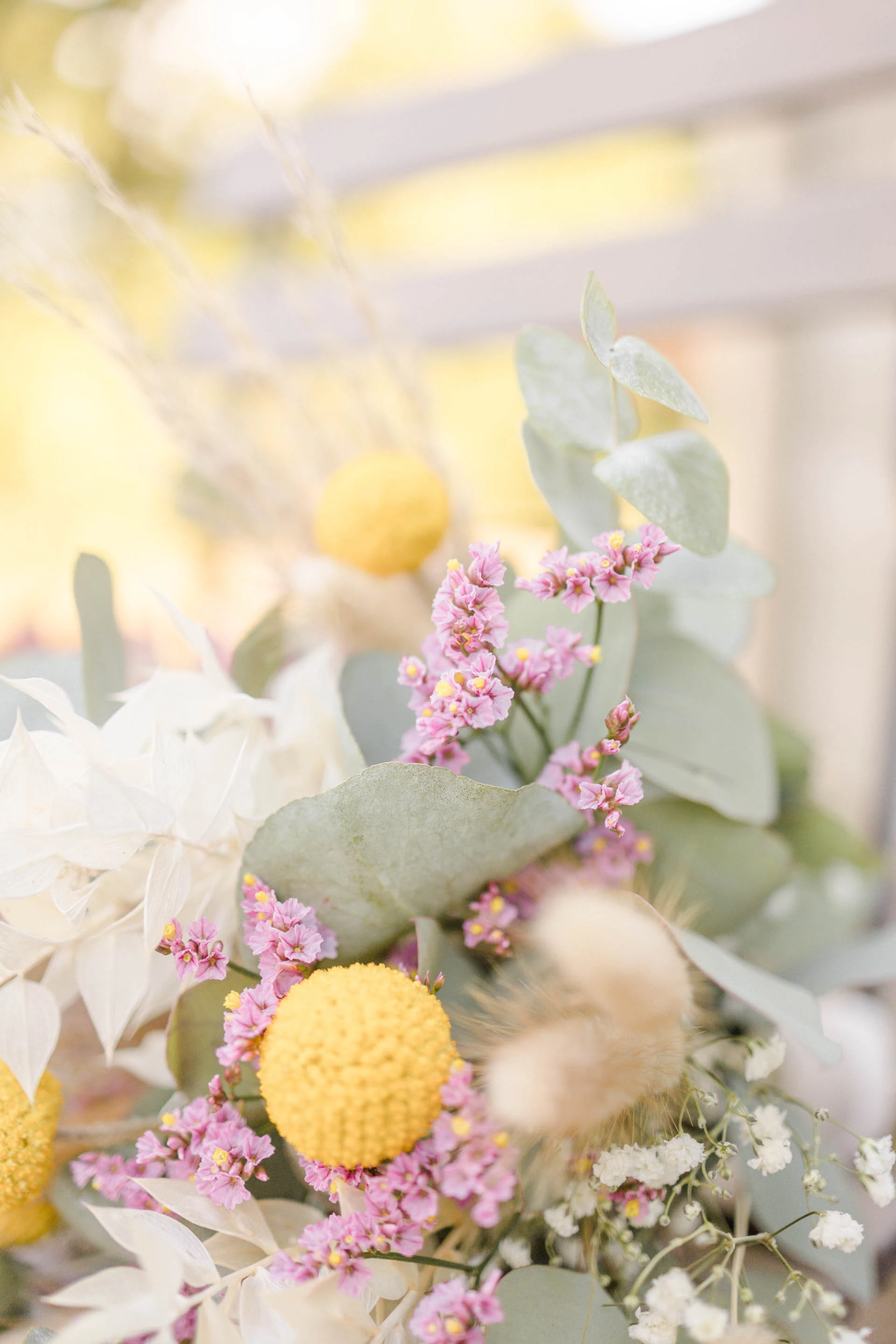 fleur jaune pétale rose composition florale